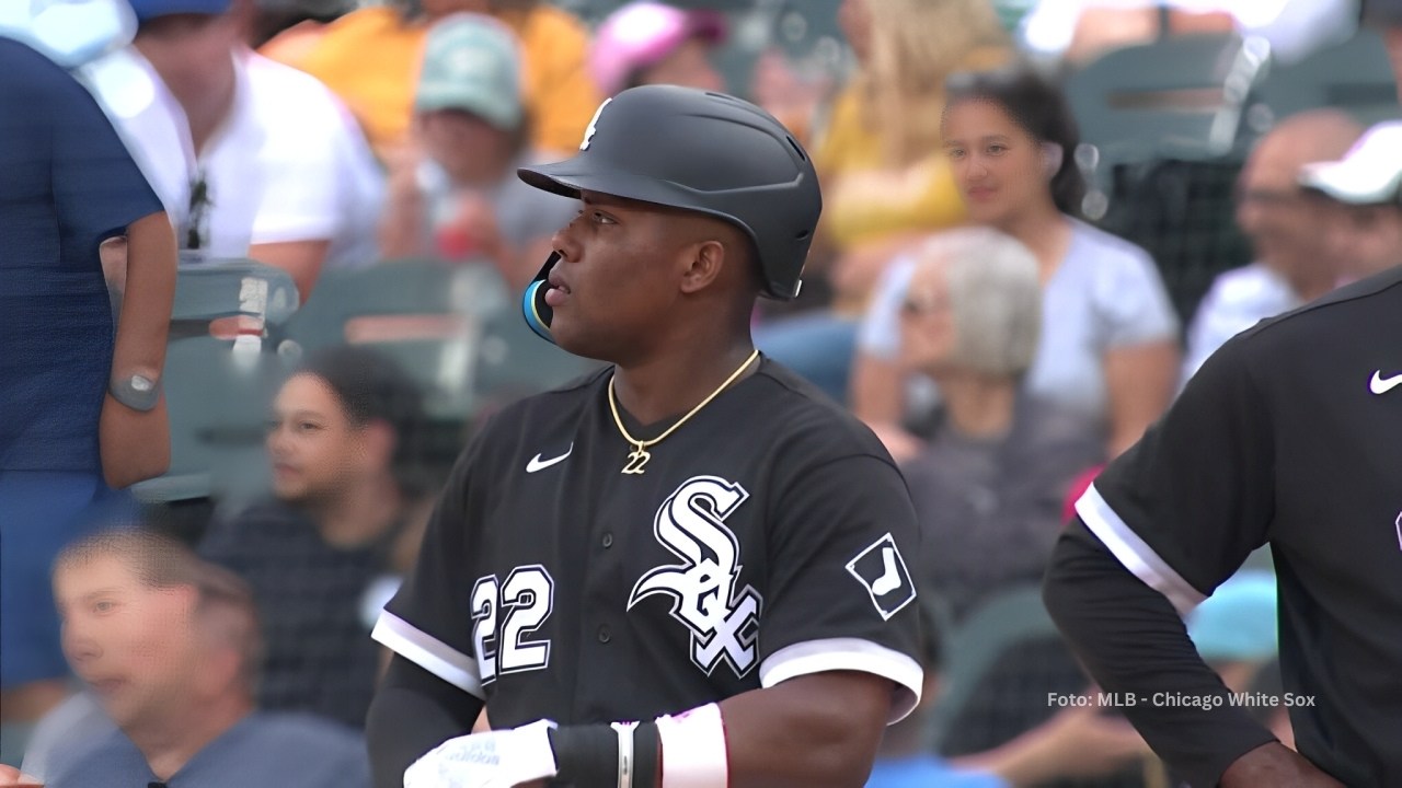 Oscar Colás en un juego de Chicago White Sox