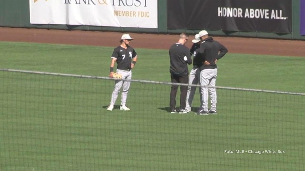 Oscar Colas con el uniforme de Chicago White Sox