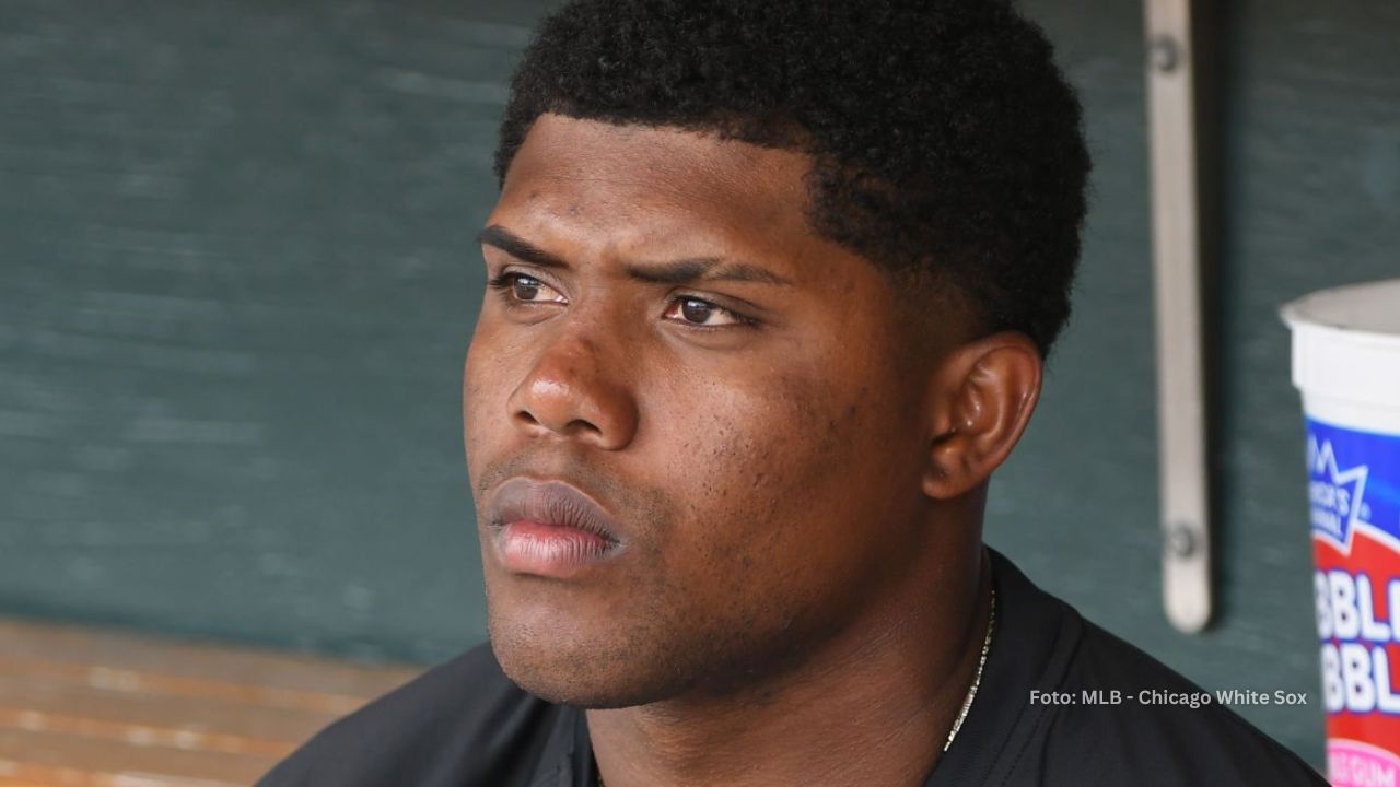 Oscar Colas con el uniforme de Chicago White Sox