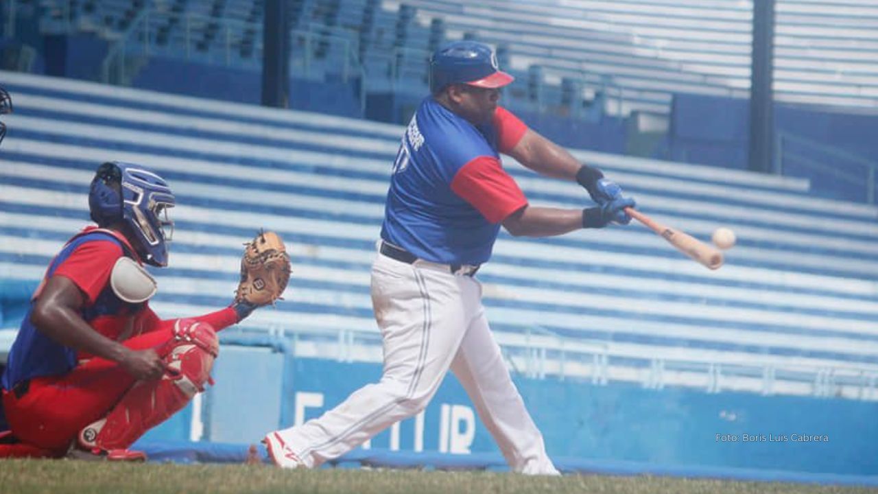 Prensa deportiva cubana se queja de salida de peloteros