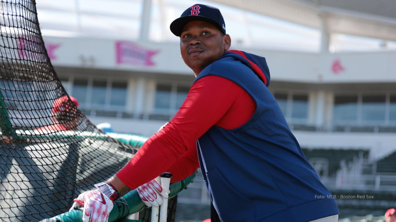 Rafael Devers con uniforme de Boston Red Sox