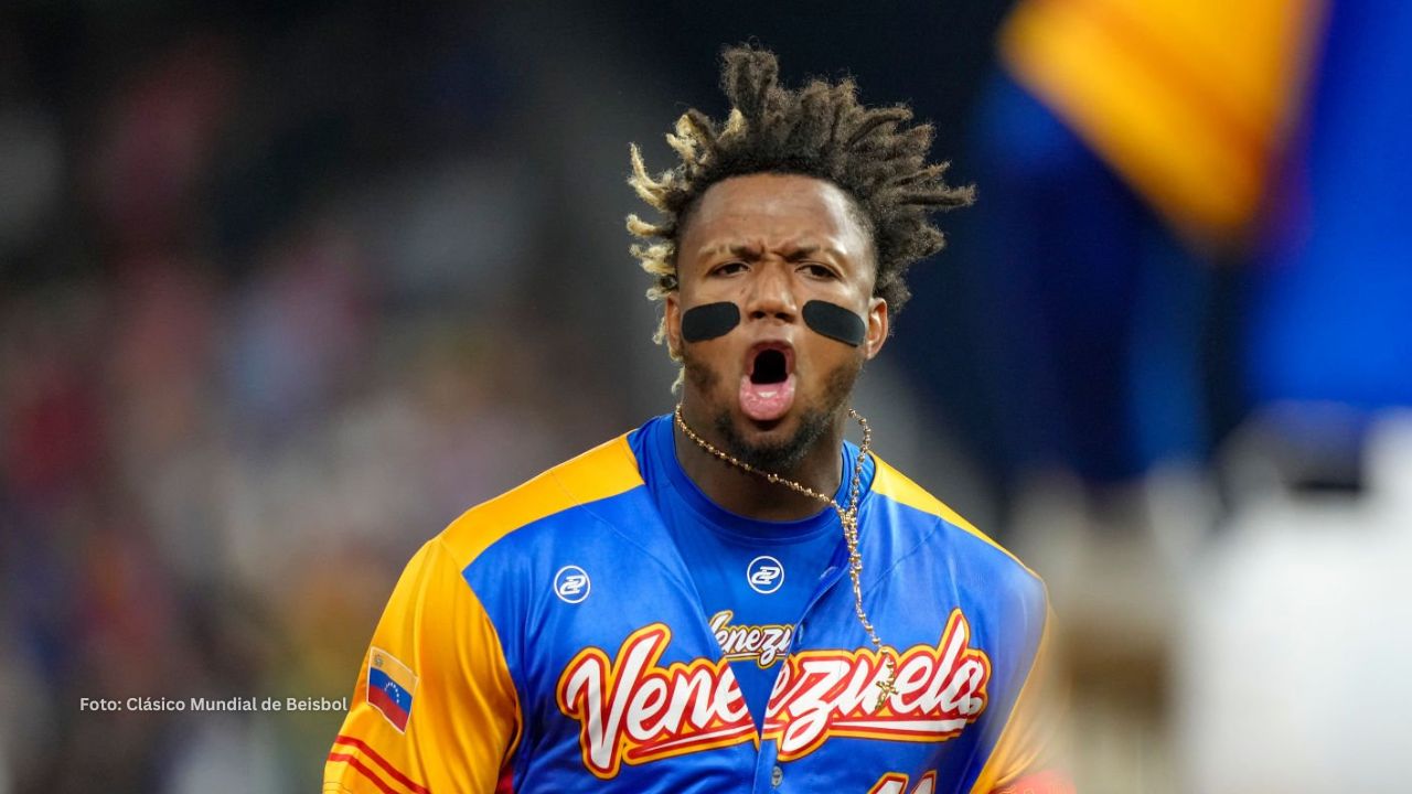 Ronald Acuña Jr con el uniforme de Venezuela en el Clásico Mundial