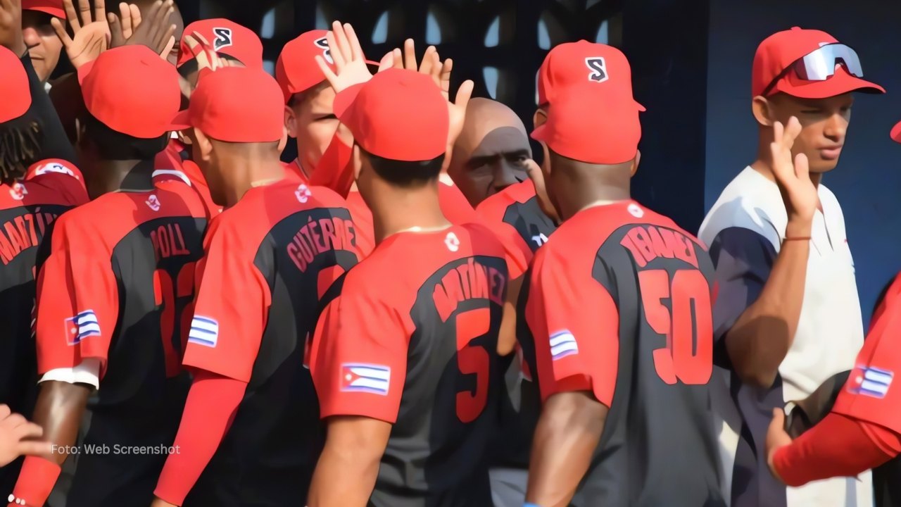 Jugadores de Santiago de Cuba celebrando la victoria