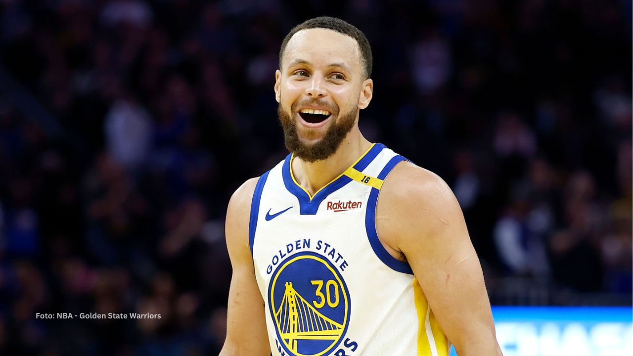 Stephen Curry con el uniforme de Golden State Warriors