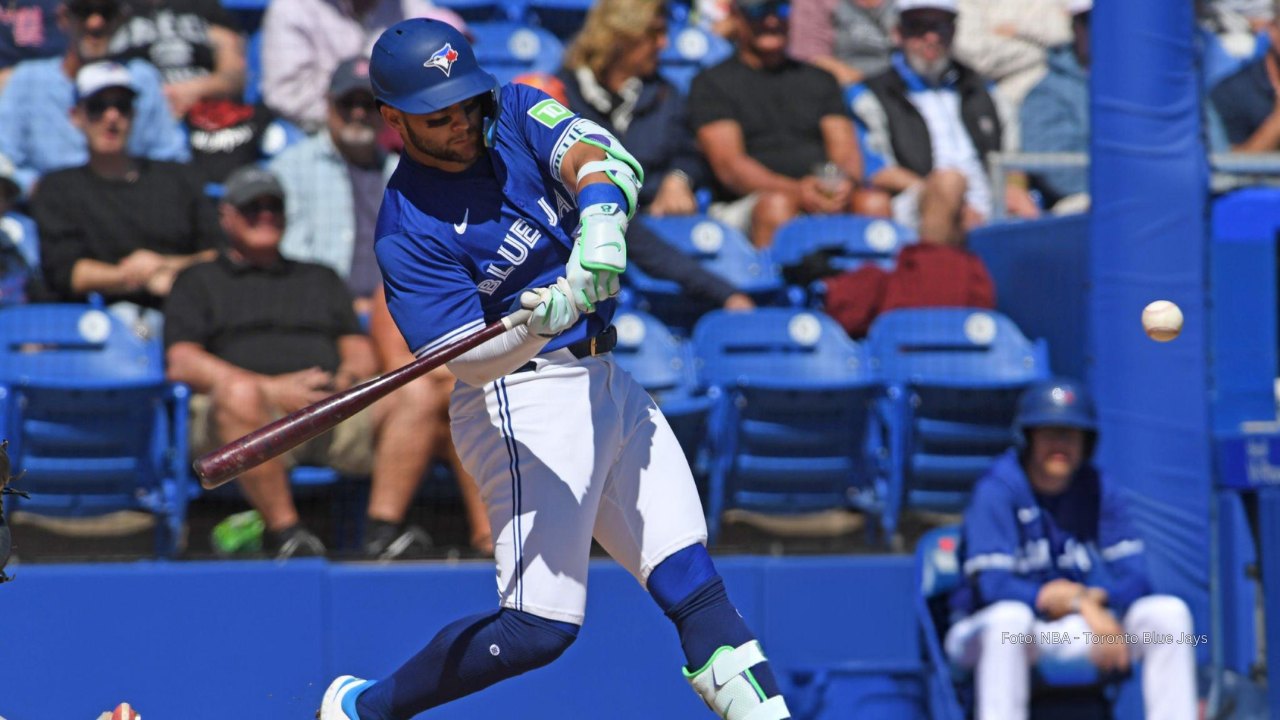 Bo Bichette con uniforme de Toronto Blue Jays