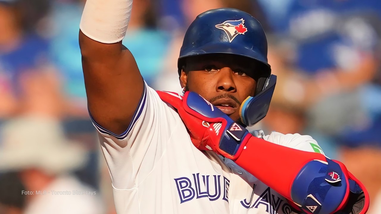 Vladimir Guerrero Jr celebrando un doble