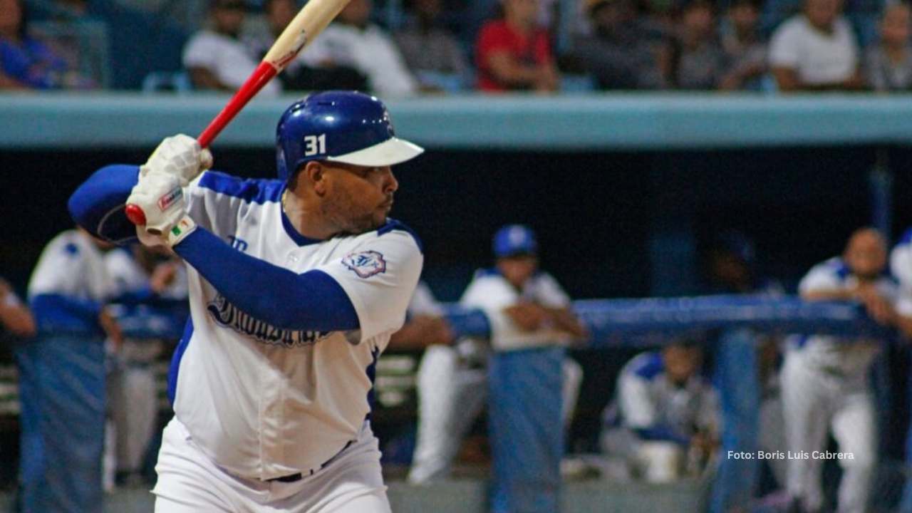 Yasmany Tomás con el equipo de Industriales