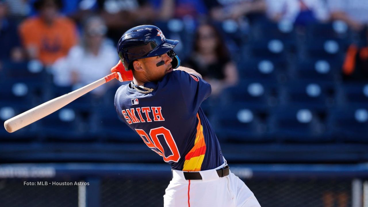 Cam Smith bateando con Houston Astros