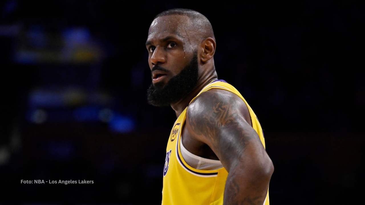 LeBron James confronta a periodista de ESPN tras polémica en NBA LeBron James con Lakers ante Knicks