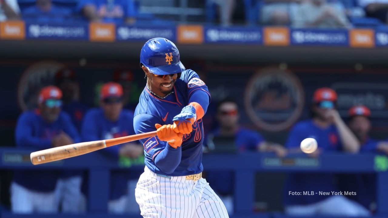 Lindor bateando con New York Mets