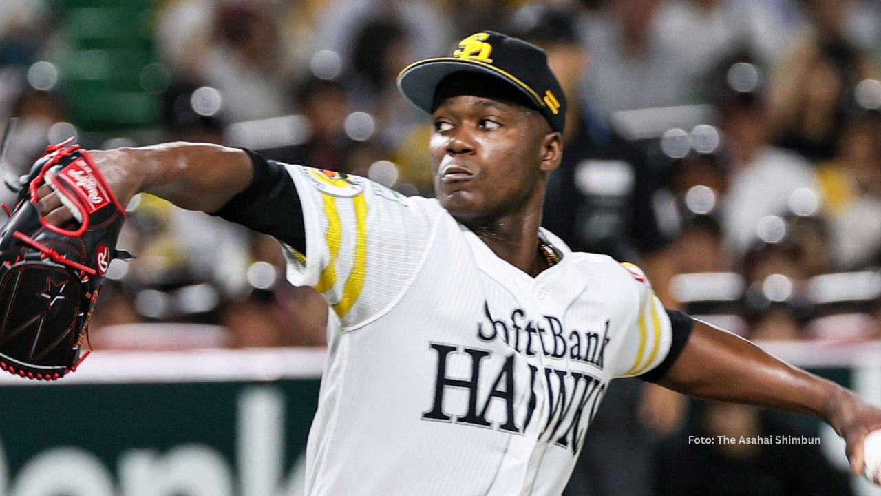 Liván Moinelo en el beisbol japonés