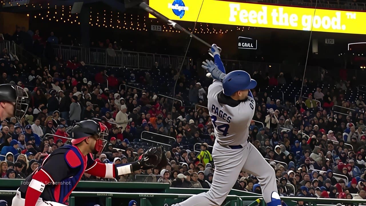 Andy Pagues bateando con Los Angeles Dodgers