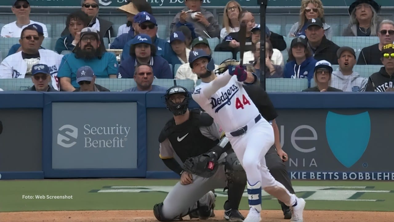 Andy Pages bateando con Los Angeles Dodgers