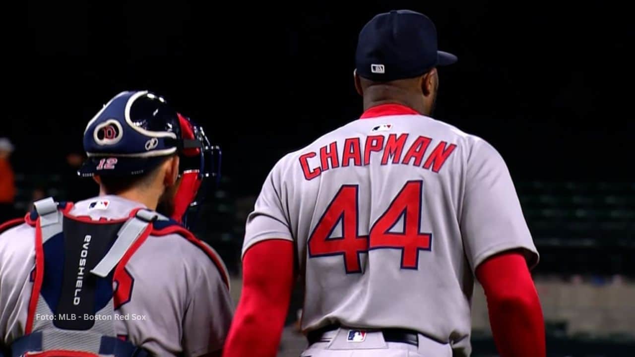 Aroldis Chapman poncha a 2 y empata puesto histórico en MLB