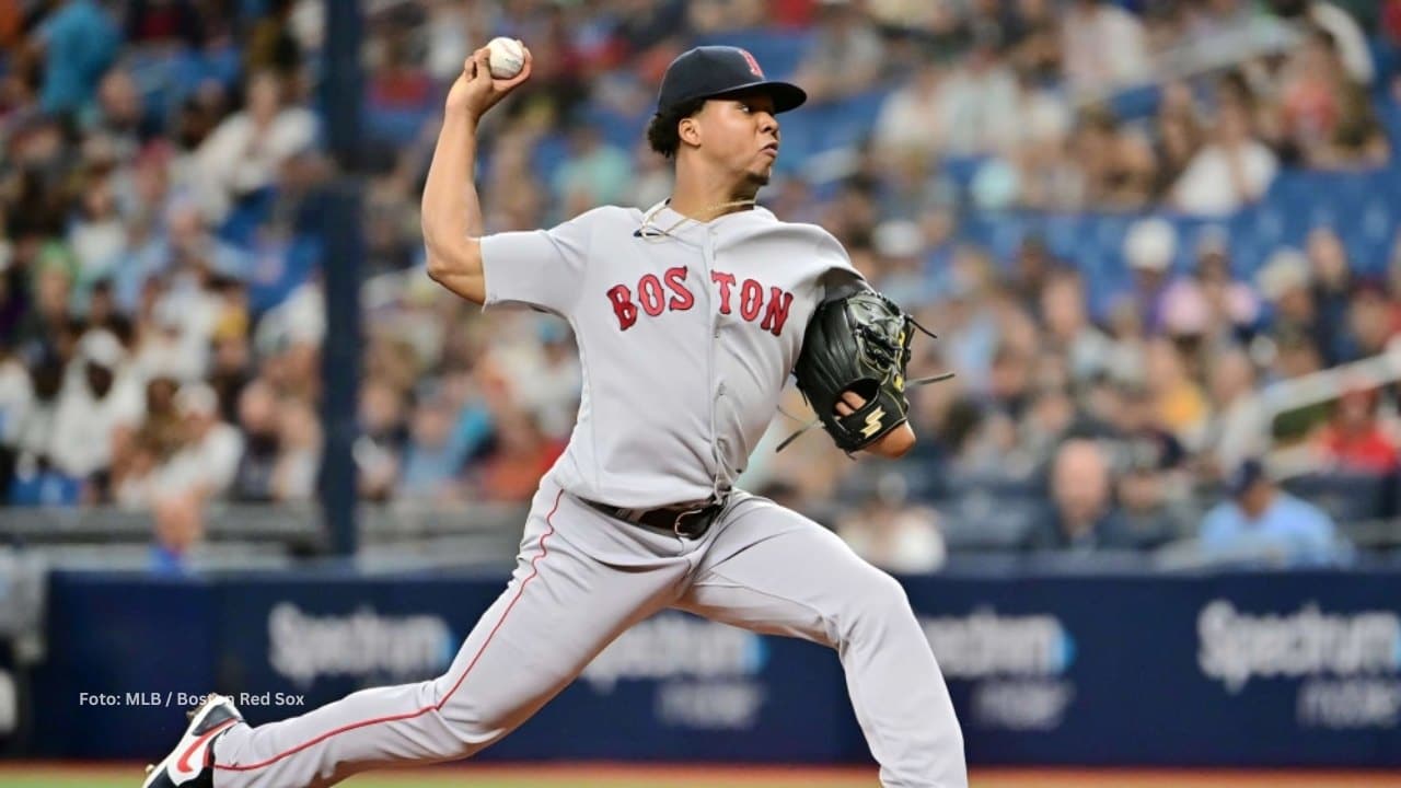 Brayan Bello lanzando con Boston Red Sox