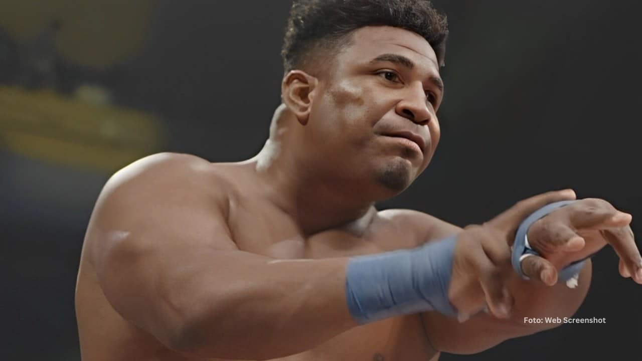 Cubano Leonardo Perdomo haciendo gestos tras conseguir la victoria