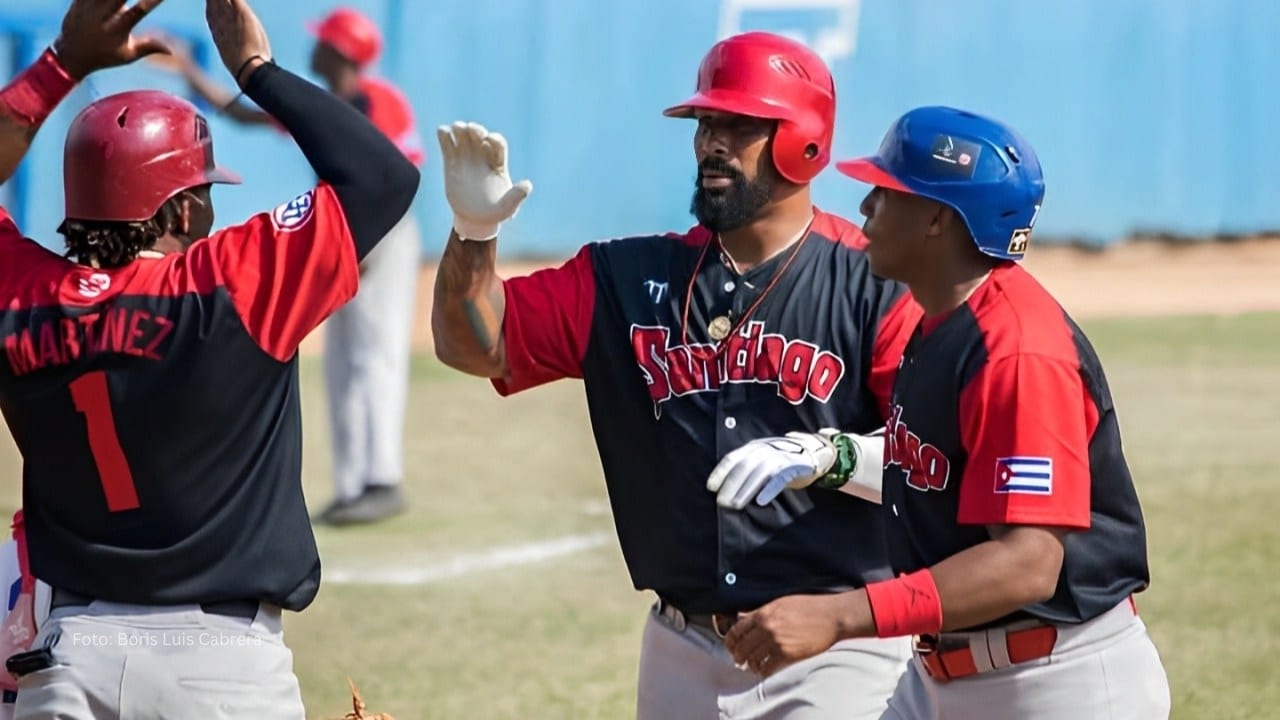 Eduardo Garcia celebra cuadrangular con el conjunto de Santiago
