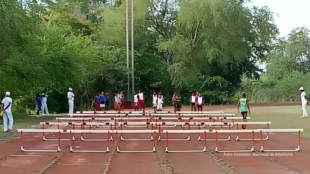 Competencia Nacional de Atletismo cubano en malas condiciones