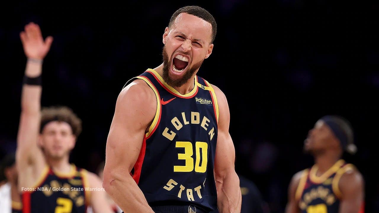 Stephen Curry celebrando una anotación con Golden State Warriors