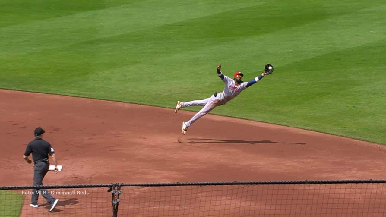 El dominicano Elly De La Cruz le robó una complicada línea al prospecto Jackson Holliday.