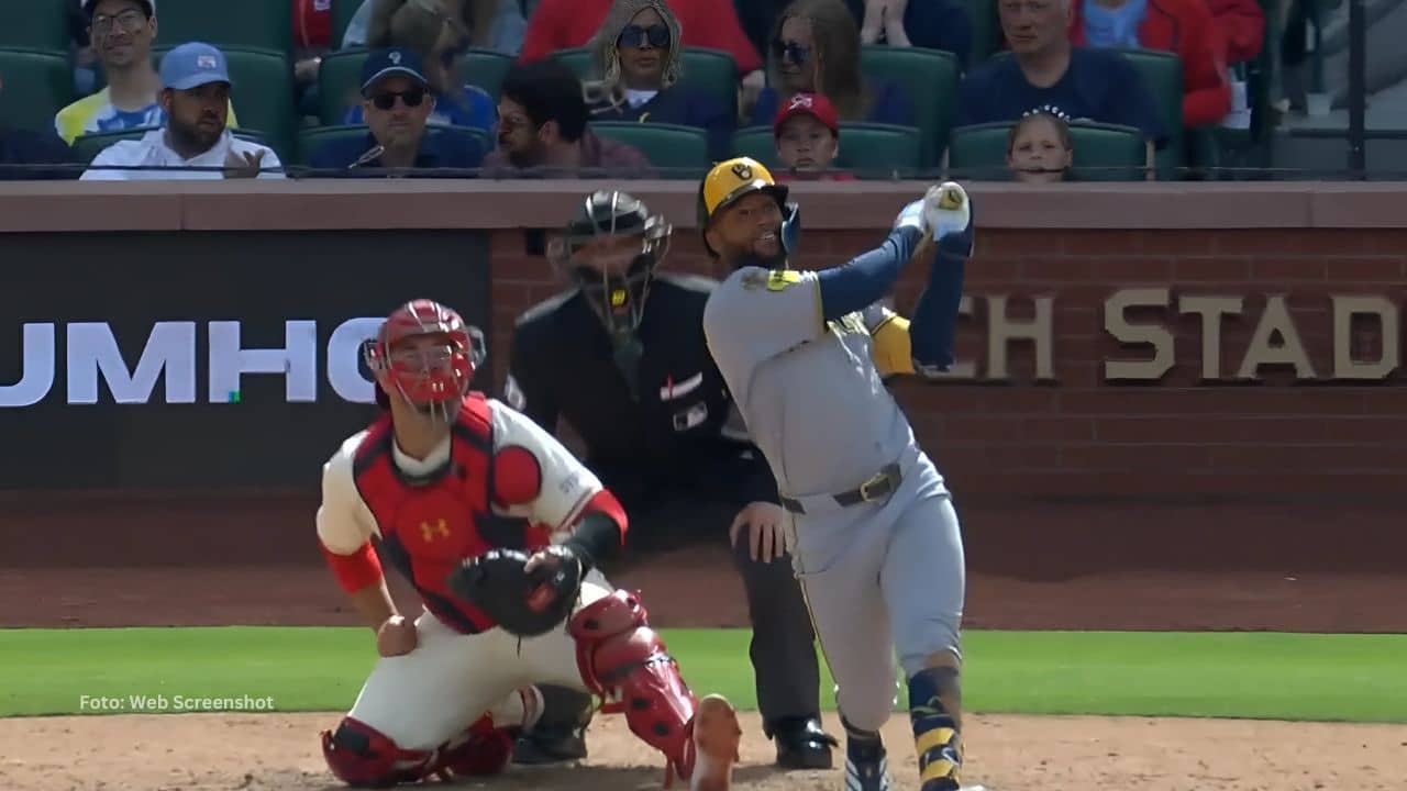 El venezolano Jackson Chourio no lograba cuatro imparables en un juego desde agosto de 2024.