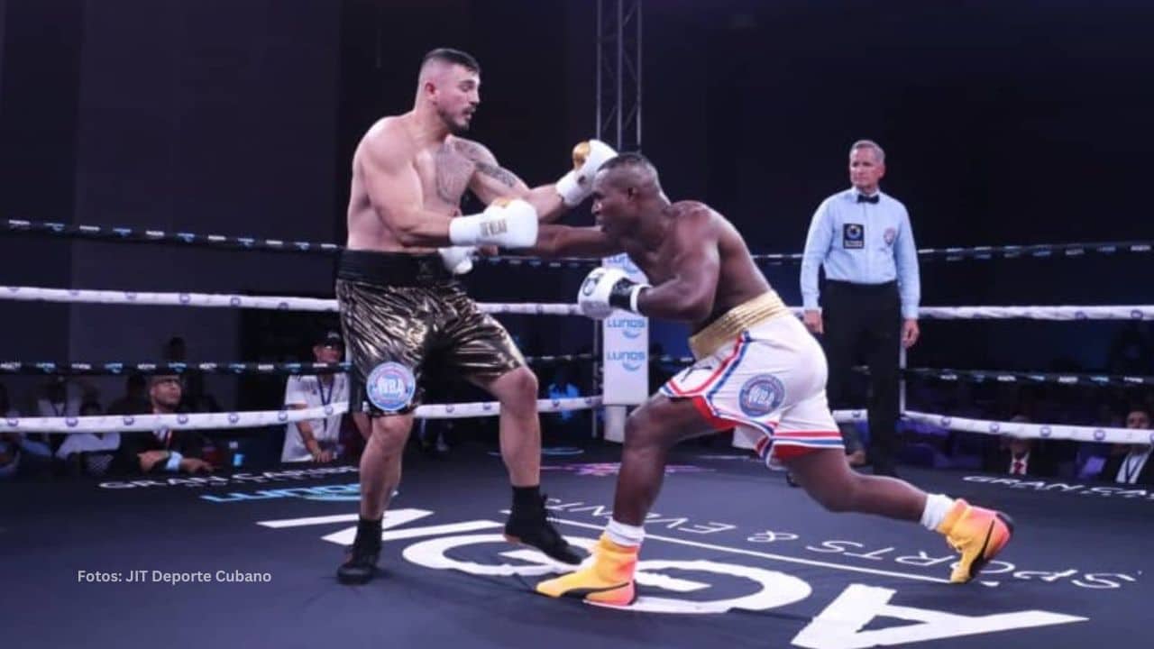 Julio César La Cruz vence por KO a Dilan Prasovic en Varadero