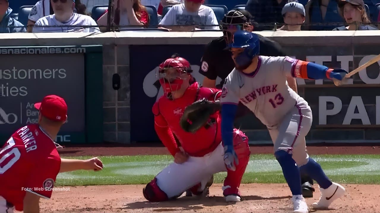 Luis Torrens bateando con New York Mets