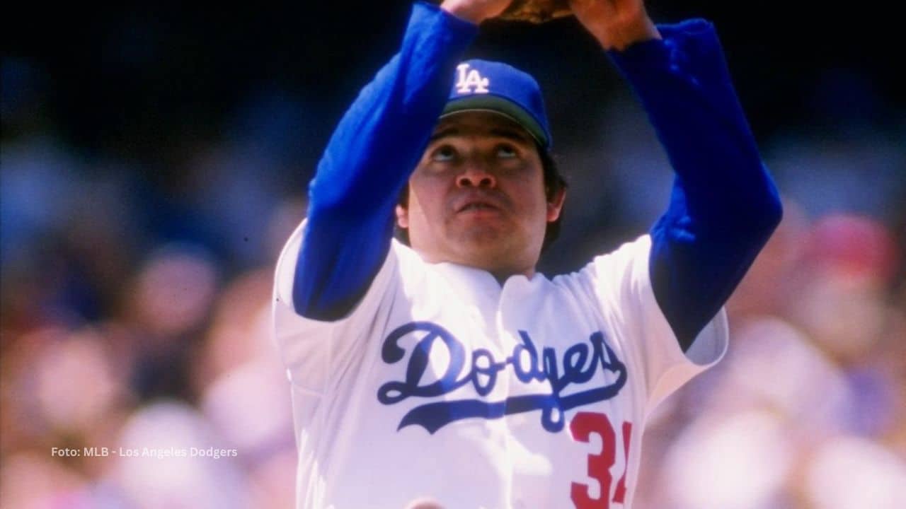 El pelotero mexicano con mayor WAR en la historia de MLB es el lanzador zurdo Fernando Valenzuela.