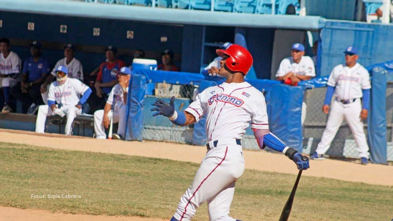 Yordanis Samón y Yasiel Santoya fueron dos de los mejores en la jornada del beisbol cubano.