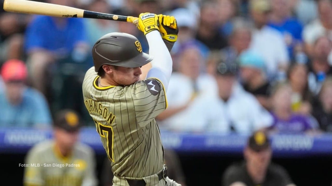 Bryce Johnson bateando con San Diego Padres