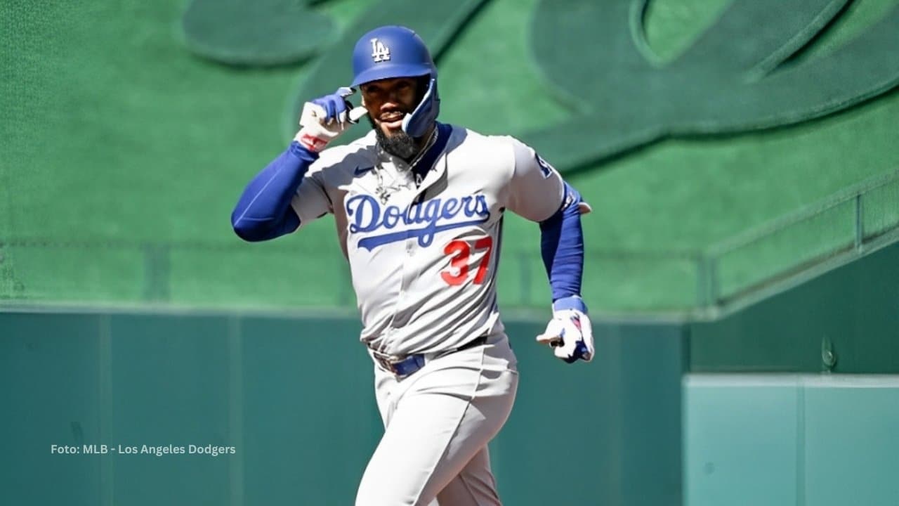 Teoscar Hernandez recorriendo las bases tras jonron con Los Angeles Dodgers
