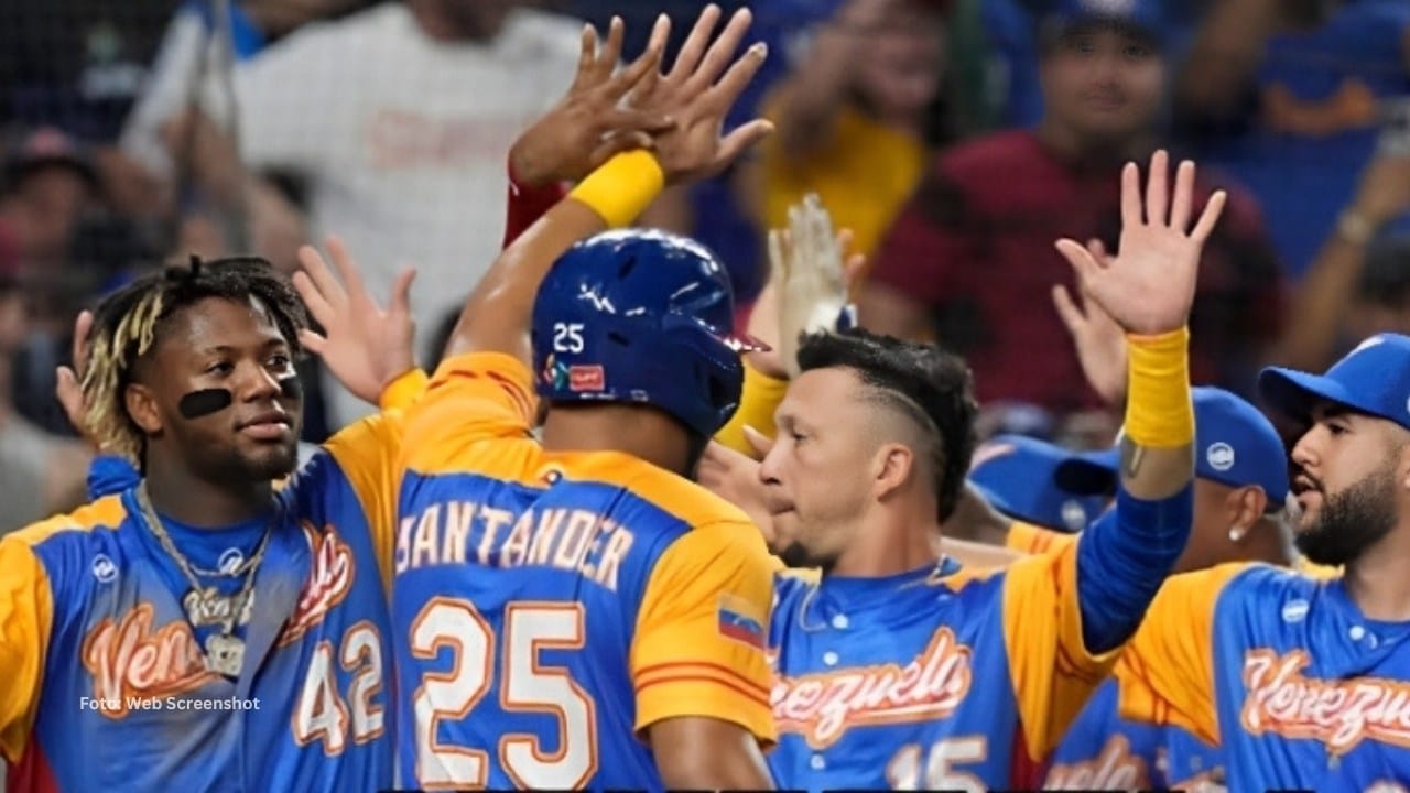 Jugadores de Venezuela celebrando un cuadrangular