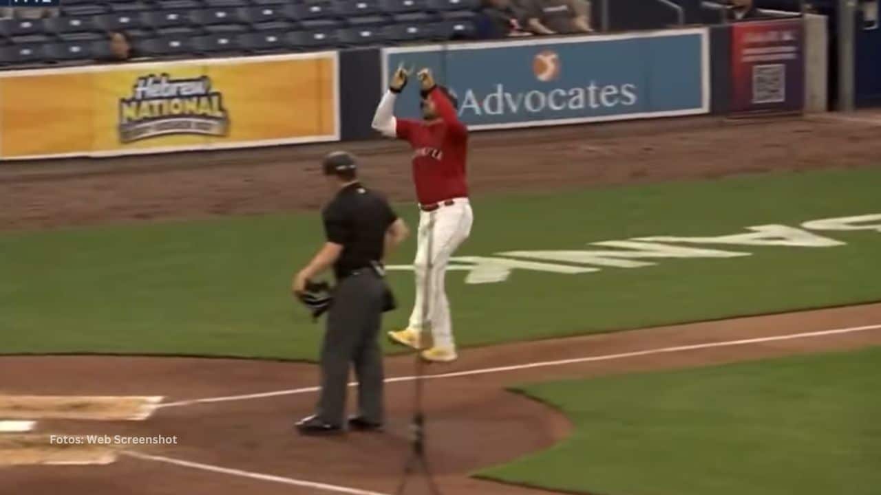 Yasmani Grandal batea sobre .300 con racha de cinco juegos con al menos un imparable en 2025.
