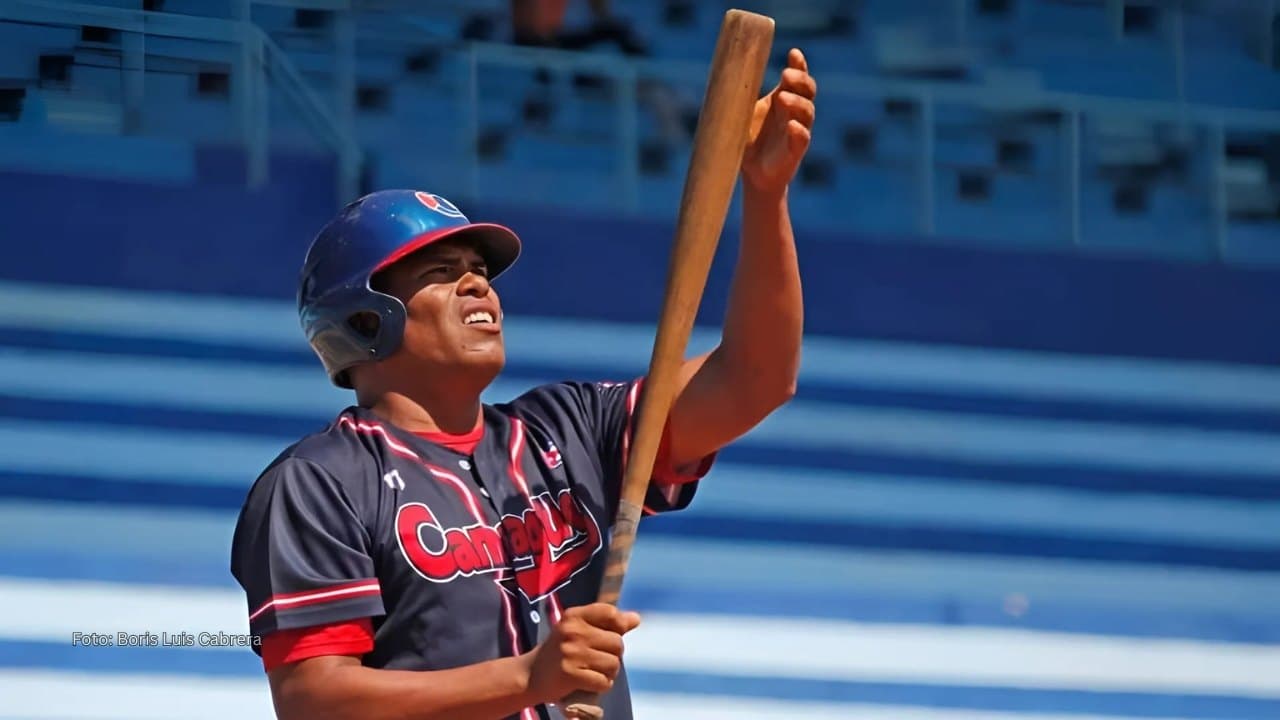 Yordanis Samón en un turno con Camagüey