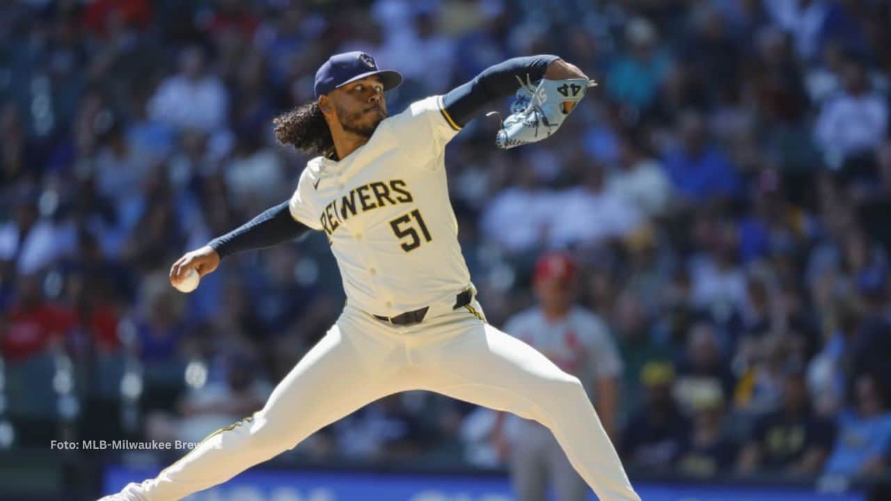 Freddy Peralta podría llegar a New York Yankees