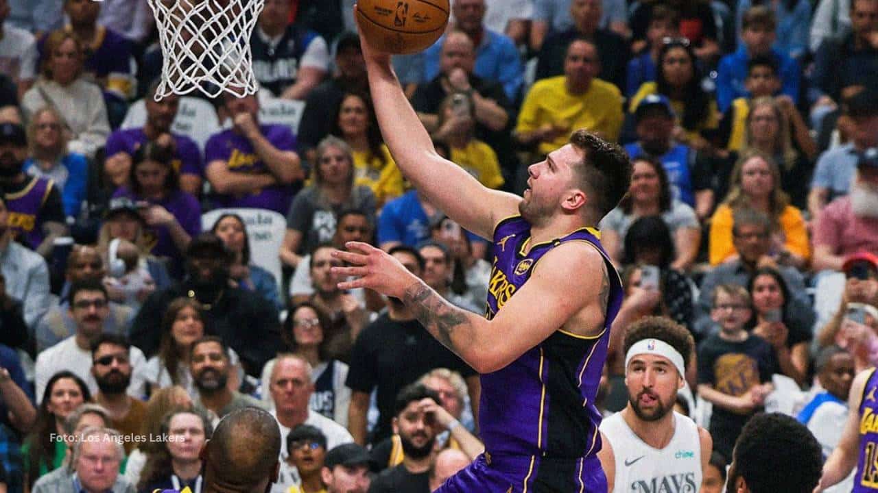 Luka Doncic con Los Angeles Lakers.