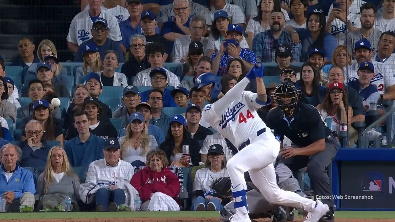 Andy Pages bateando con Los Angeles Dodgers