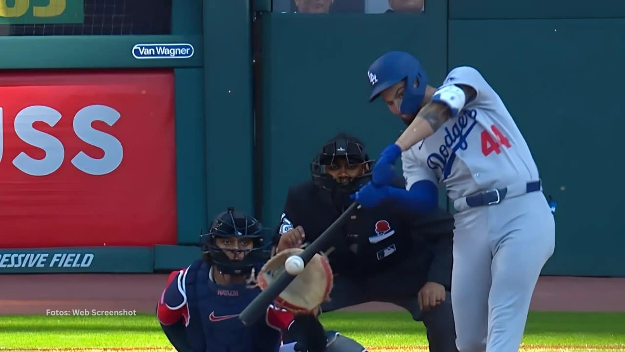 Andy Pages bateando con Los Angeles Dodgers