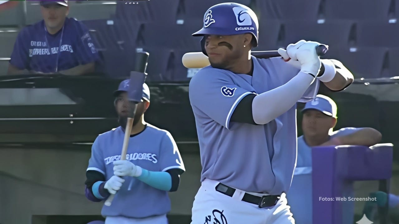 Leonys Martin tomando un turno con el conjunto de Conspiradores