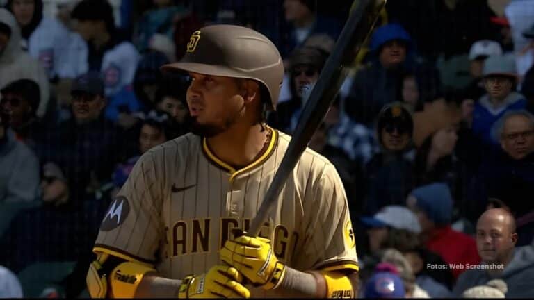Luis Arráez en un turno con San Diego Padres