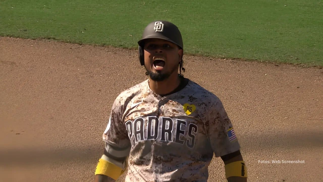 Luis Arráez en segunda tras doble con San Diego Padres
