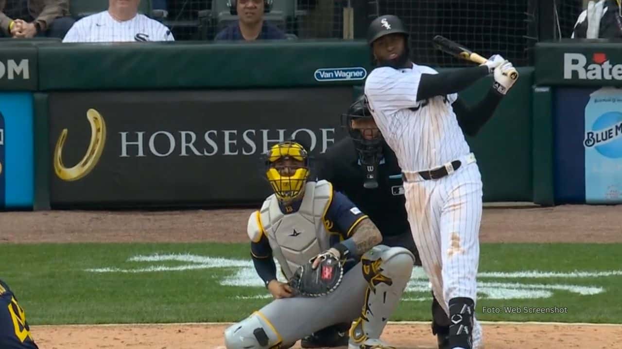 Luis Robert Jr. es el líder en bases robadas de la Liga Americana con 13.