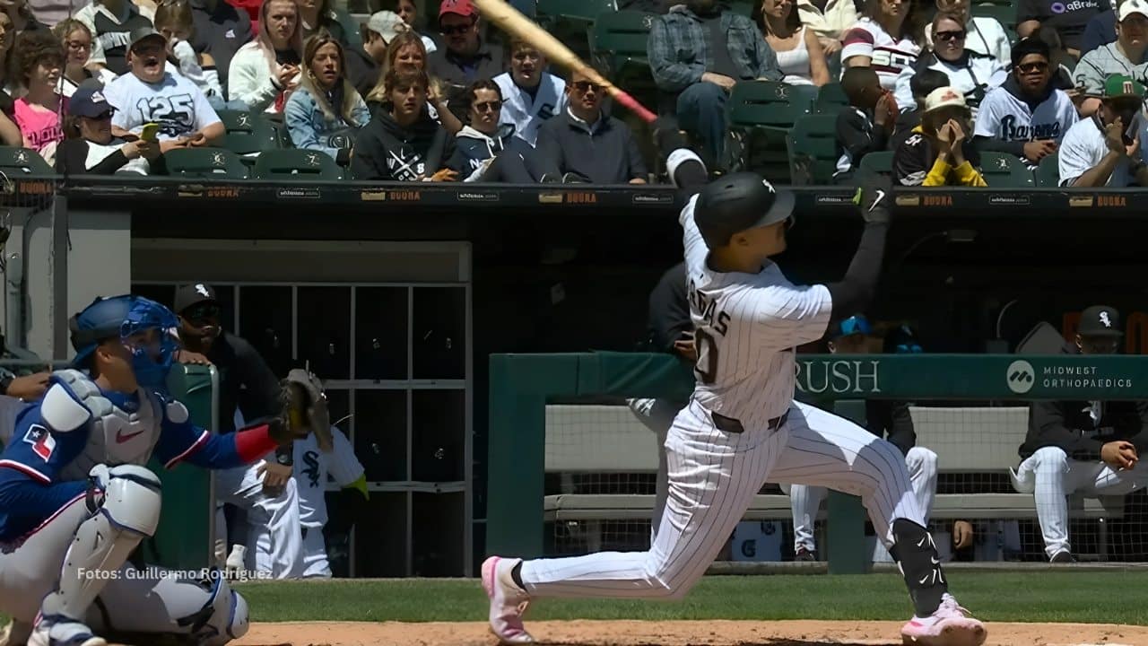 Miguel Vargas bateando con Chicago White Sox