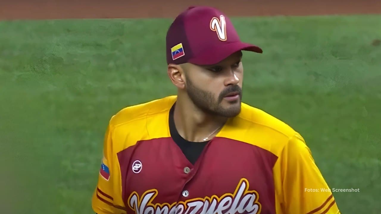 Pablo Lopez lanzando con Venezuela en Clásico Mundial de Beisbol
