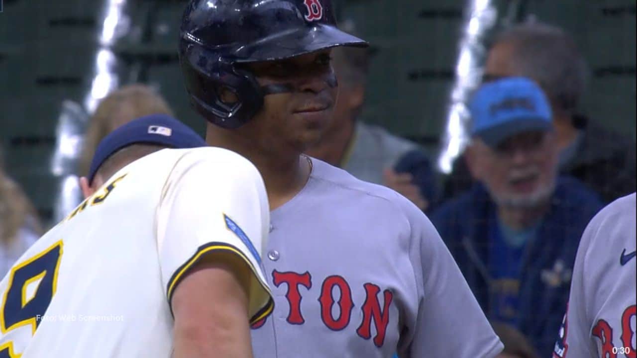 Rafael Devers después de remolcar en Milwaukee