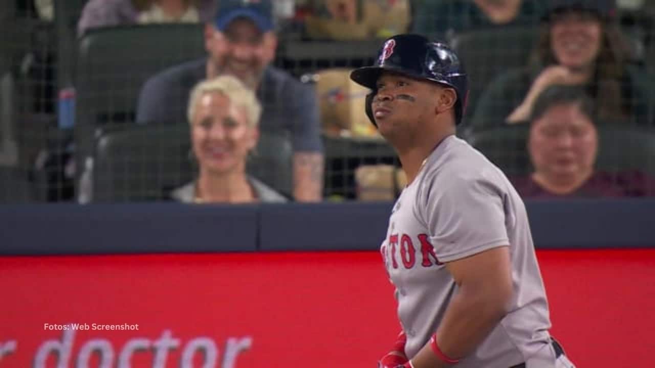 Rafael Devers con el conjunto de Boston Red Sox
