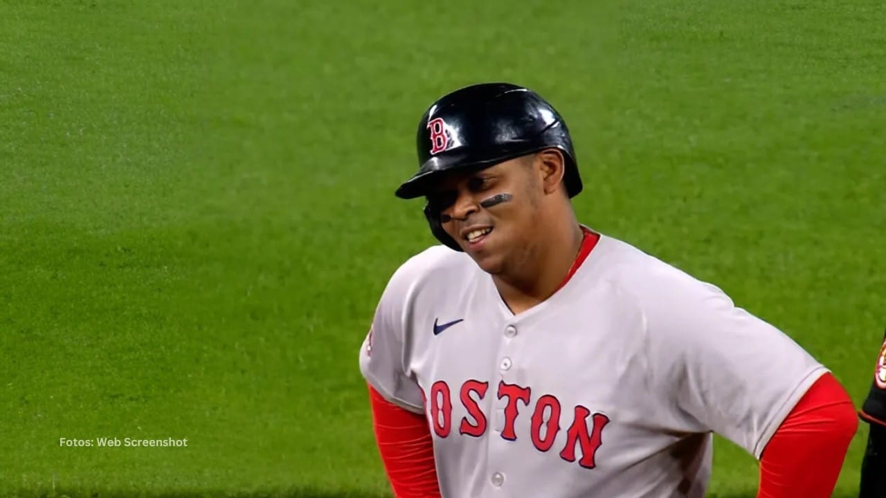Rafael Devers en un juego con Boston Red Sox