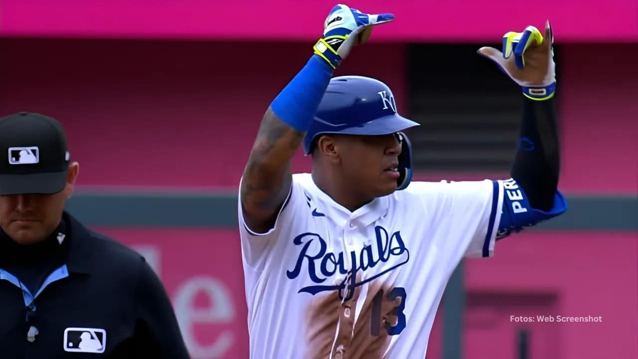 Salvador Pérez celebra un doble con Kansas City Royals