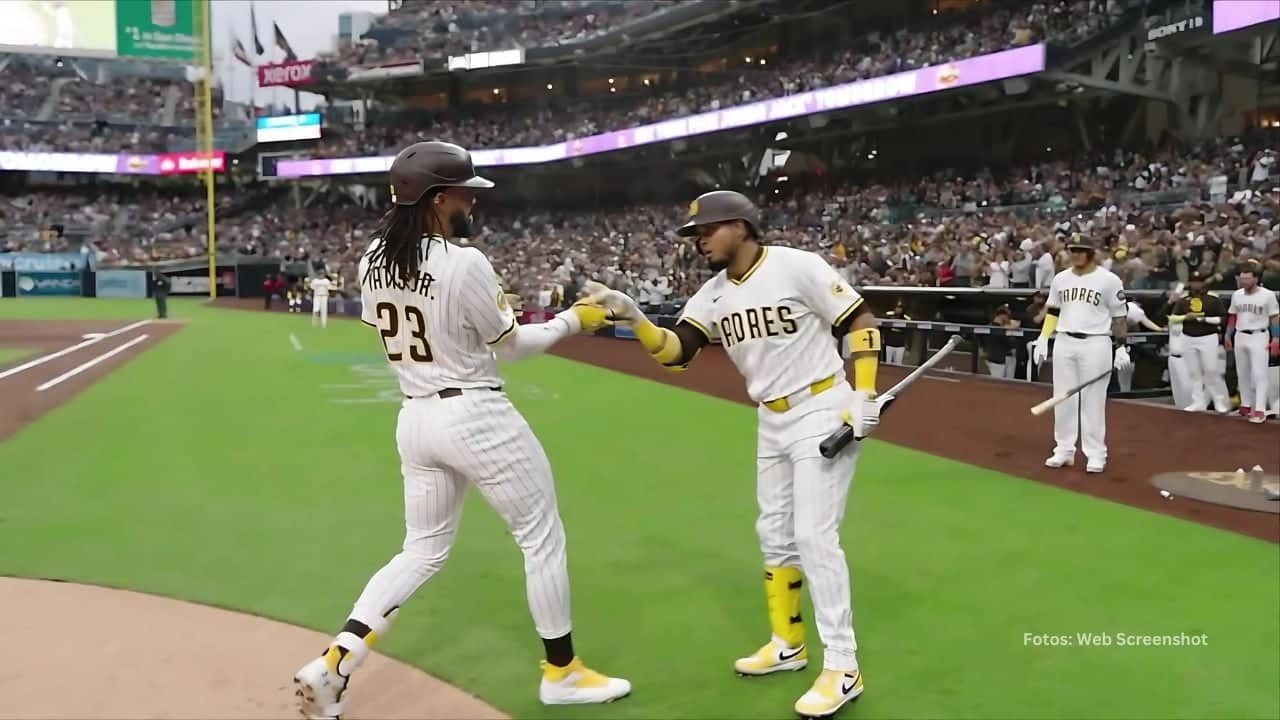 Fernando Tatis Jr. celebra junto a Luis Arráez con San Diego Padres