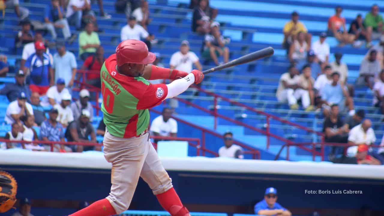 Santiago vence a Las Tunas con jonrones de Guibert y García. Resumen Liga Élite del beisbol cubano